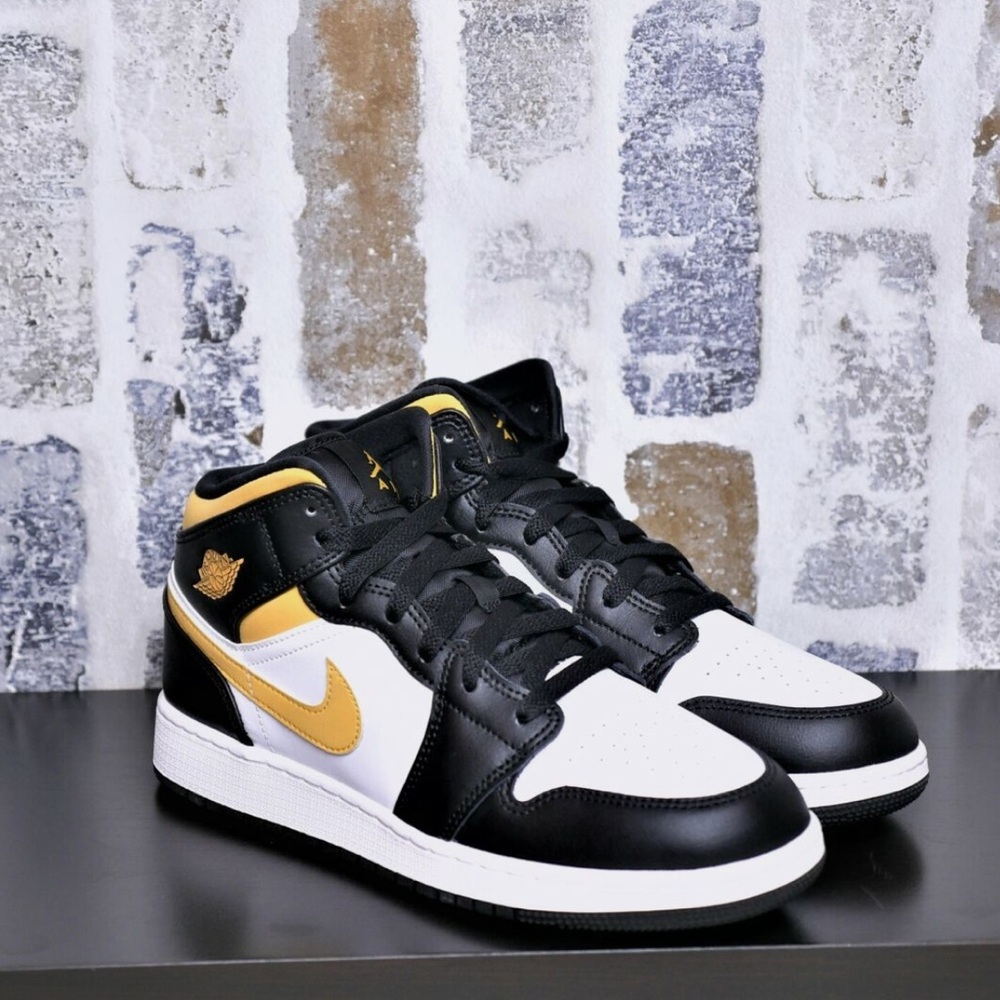 Nike Air Jordan 1 Mid GS White Pollen Black Yellow 554725-177 size 6Y New In Box